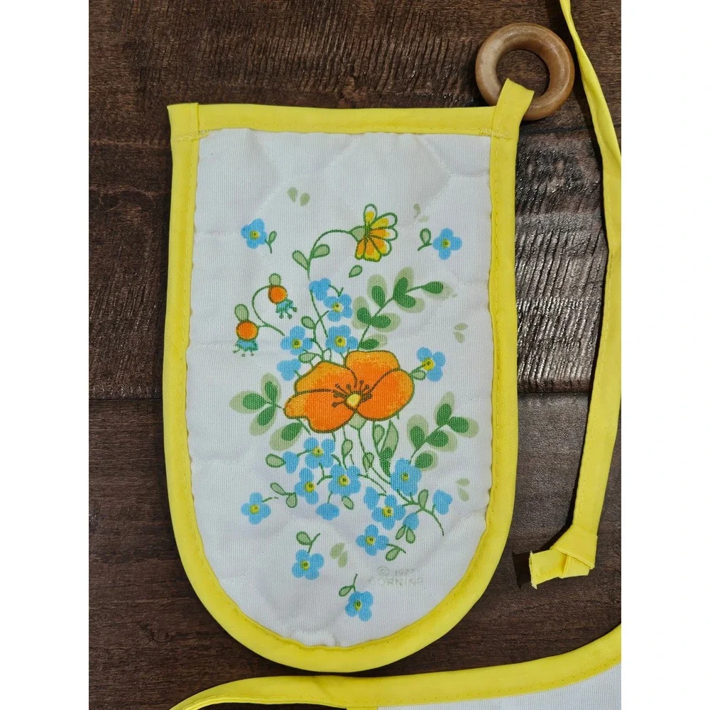 RARE VTG 77 Cottagecore Corning Ware Wild Flower Quilted Apron-Pot Holder Set 3